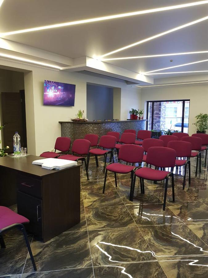 Grad Hotel Ashmyany Luaran gambar